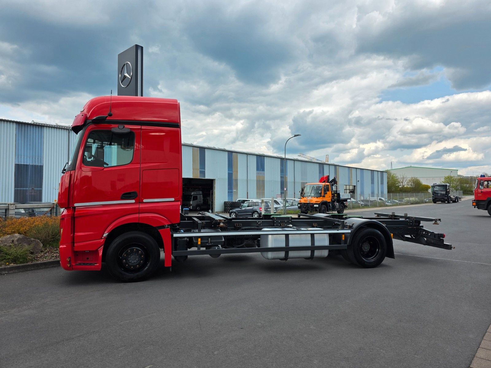 Fahrzeugabbildung Mercedes-Benz Actros 1843 LL BDF Fahrschule S&G 6 Sitze AHK