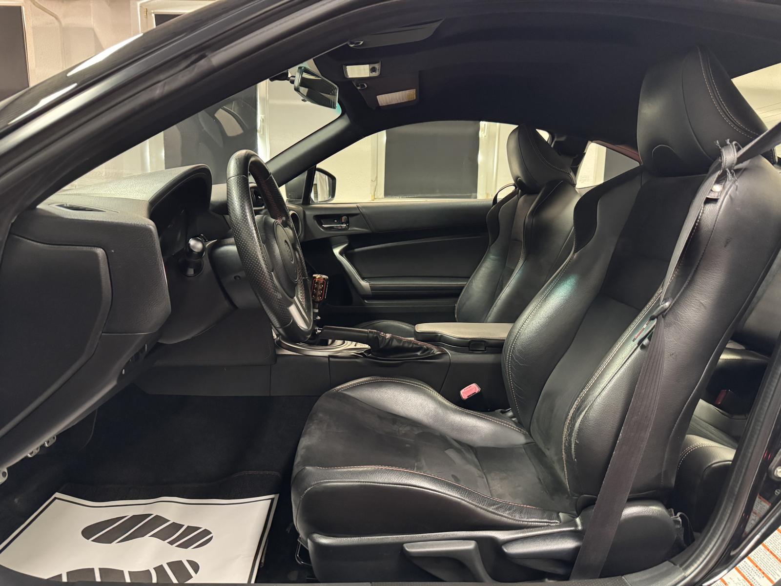 Toyota GT86 2.0 Boxer 200 ch • Propulsion • Boîte manuelle 6 • Xénon • Sièges chauffants • Radars