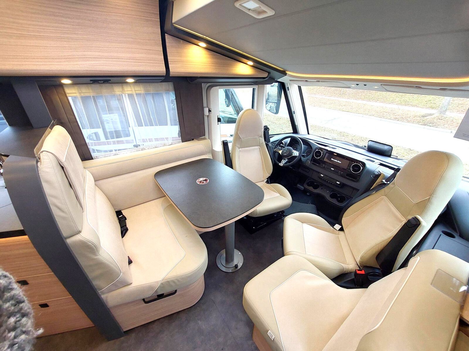 Fahrzeugabbildung Malibu I 470 RB LE K comfort Mercedes 2026 Assistenz