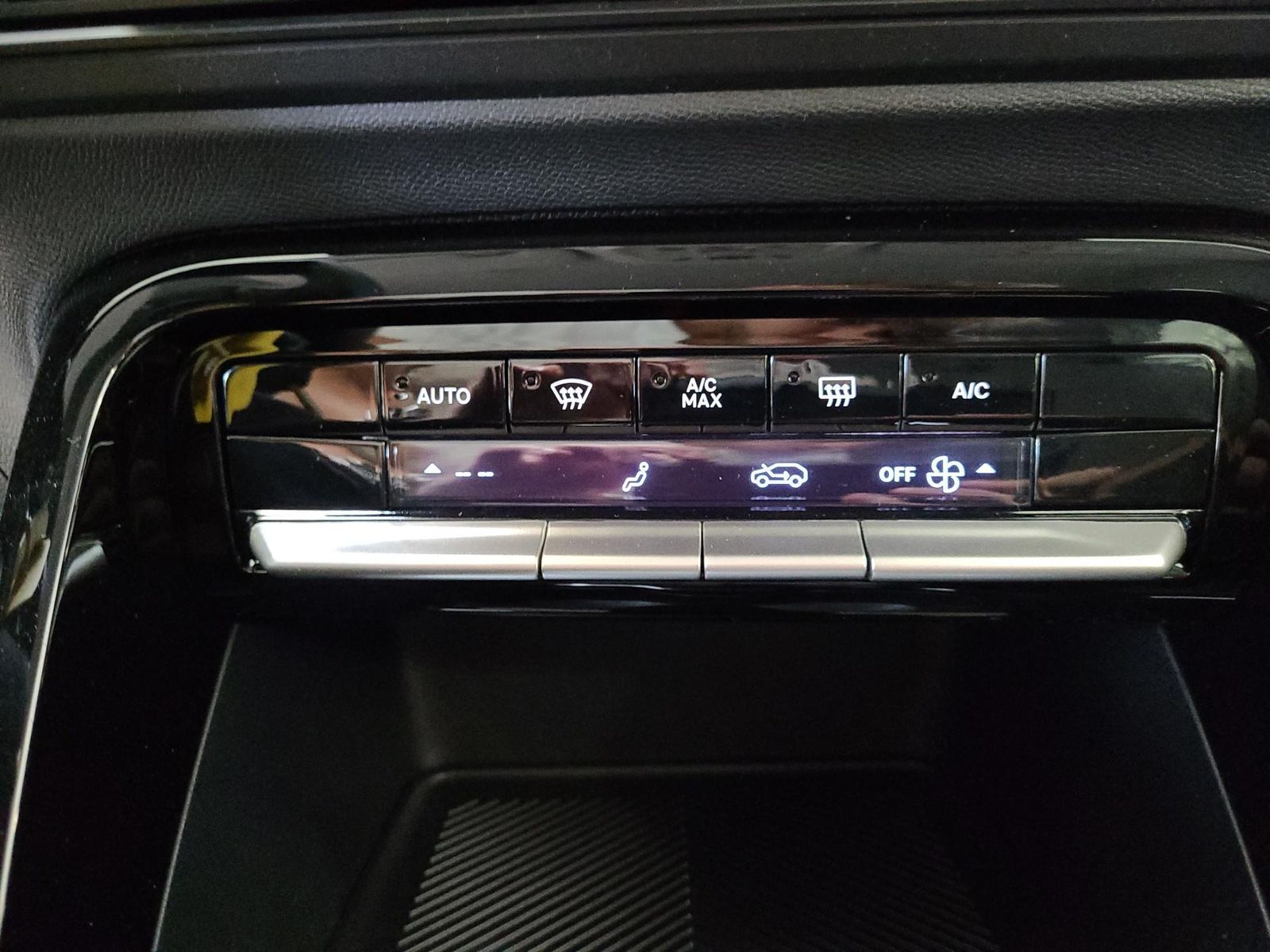 Fahrzeugabbildung Citroën C3 Aircross Plus 100 PS MT