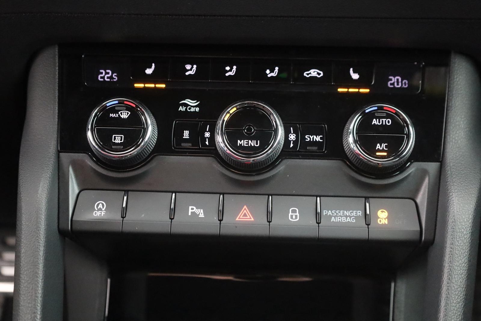 Skoda Karoq 1.5 TSI DSG Sportline LED ACC Kamera Navi