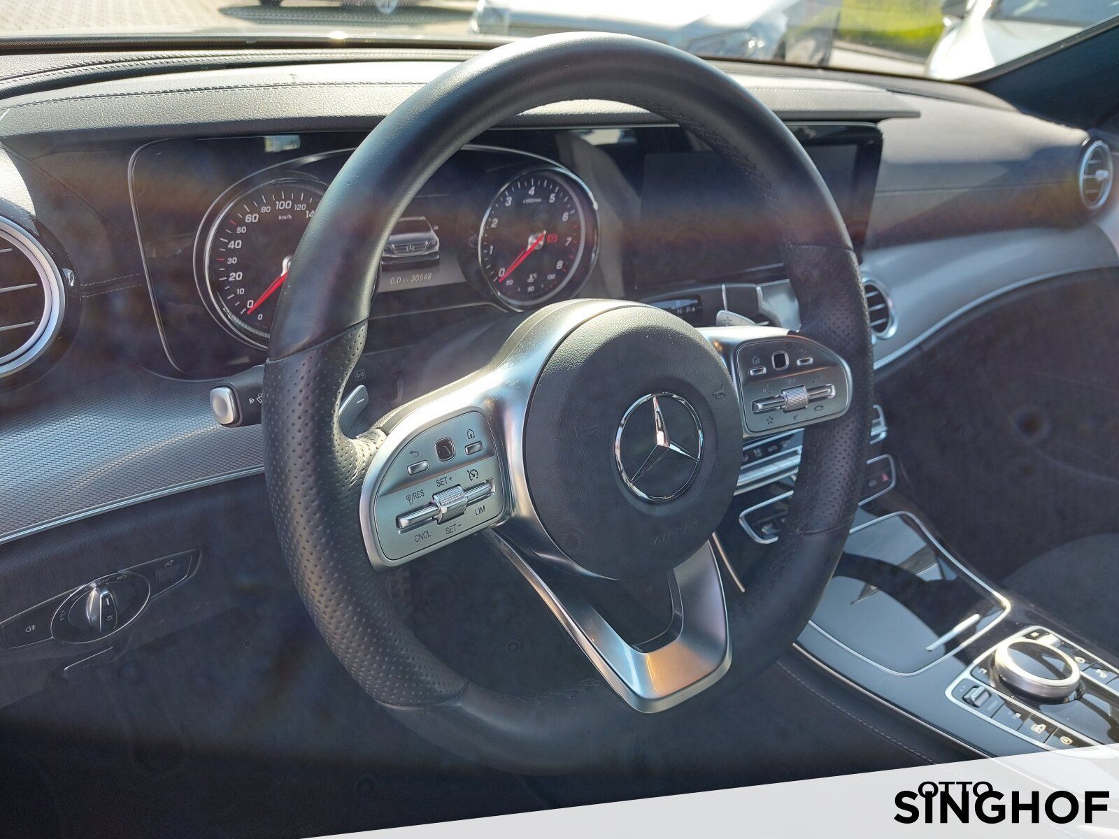 Fahrzeugabbildung Mercedes-Benz E 200 T AMG +dynm.LED+Navi+Rü Kam+PDC+Ambiente+