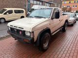 Nissan Navara MD21 - Allrad  - Nissan Navara mit Benzin-Antrieb