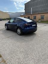 Tesla Model Y Standard Range - blaue Tesla Model Y