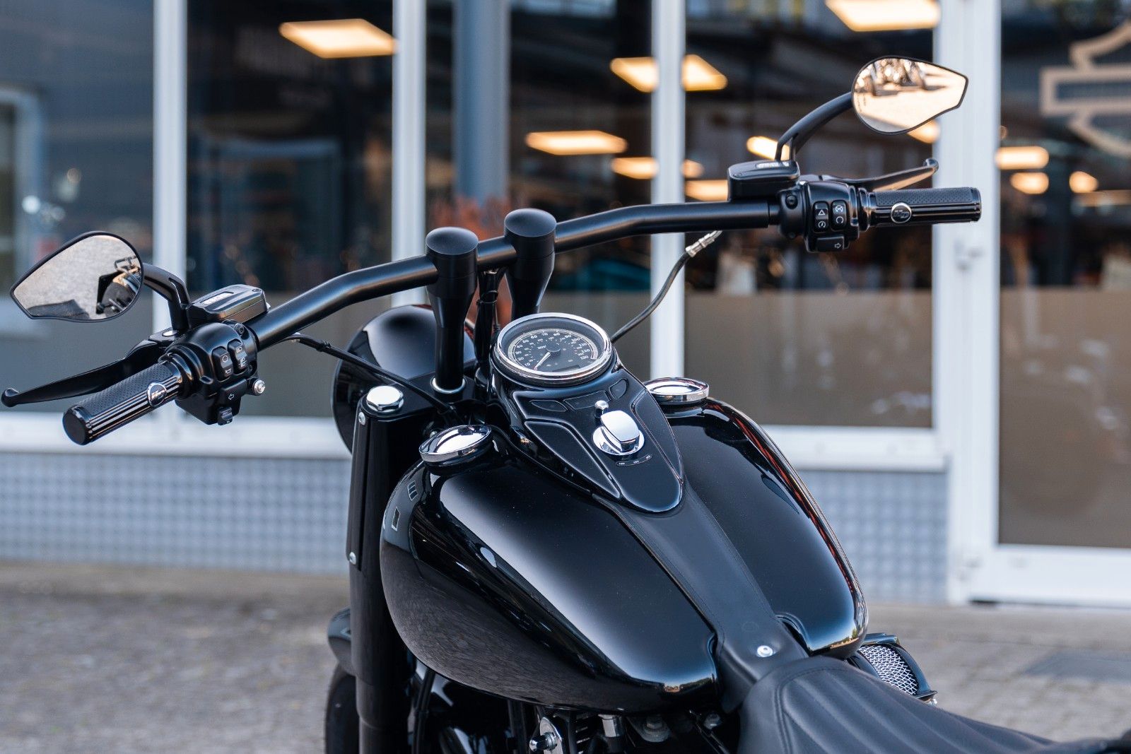 Fahrzeugabbildung Harley-Davidson FLSS SOFTAIL SLIM S 110 cui - Jekill & Hyde