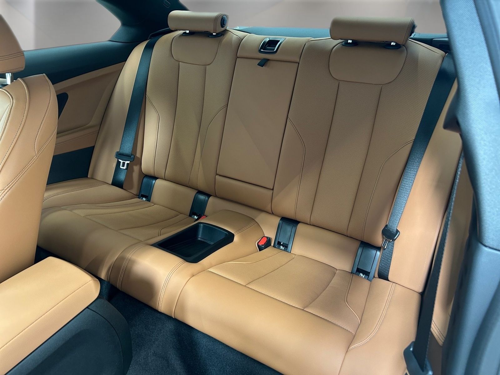 BMW 218 - Bild 13