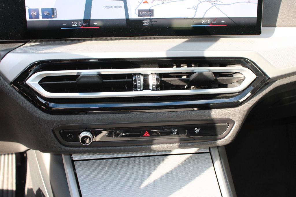 BMW 320 d xDrive Touring NAVI SHZ LED PDC AUT LIVE