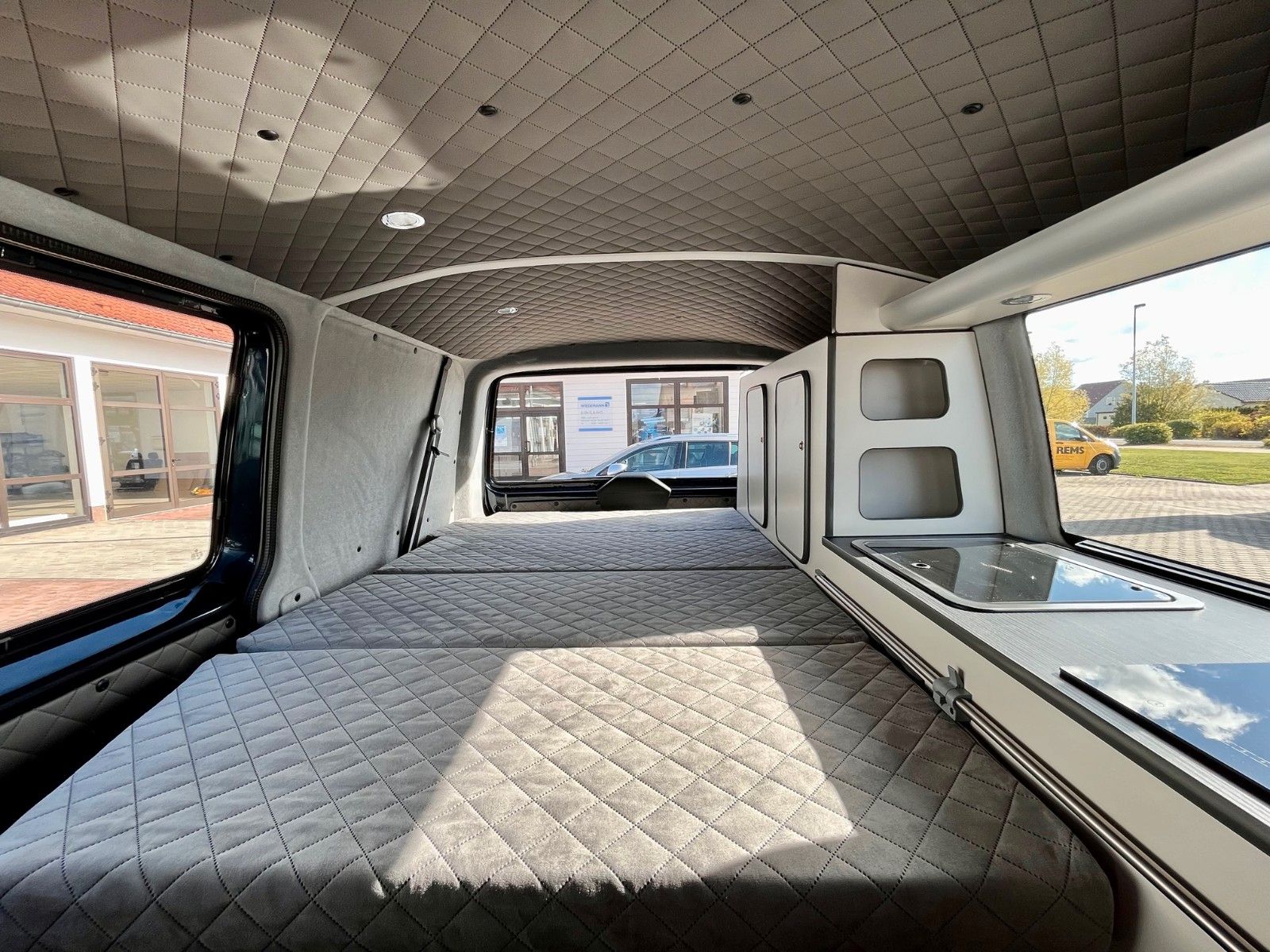 Fahrzeugabbildung Volkswagen T6.1 WOMO NEU+SHZ+PDC+Tempomat+