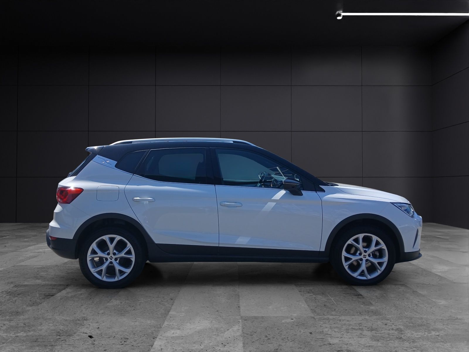 Fahrzeugabbildung SEAT Arona TSI FR-Line LED AID GRA PDC SH LM