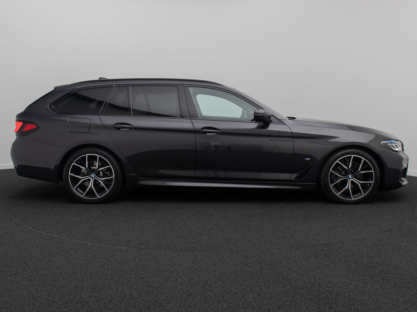 Fahrzeugabbildung BMW 520d xD M Sport Panoram Kamera Laser HUD H/K 19"