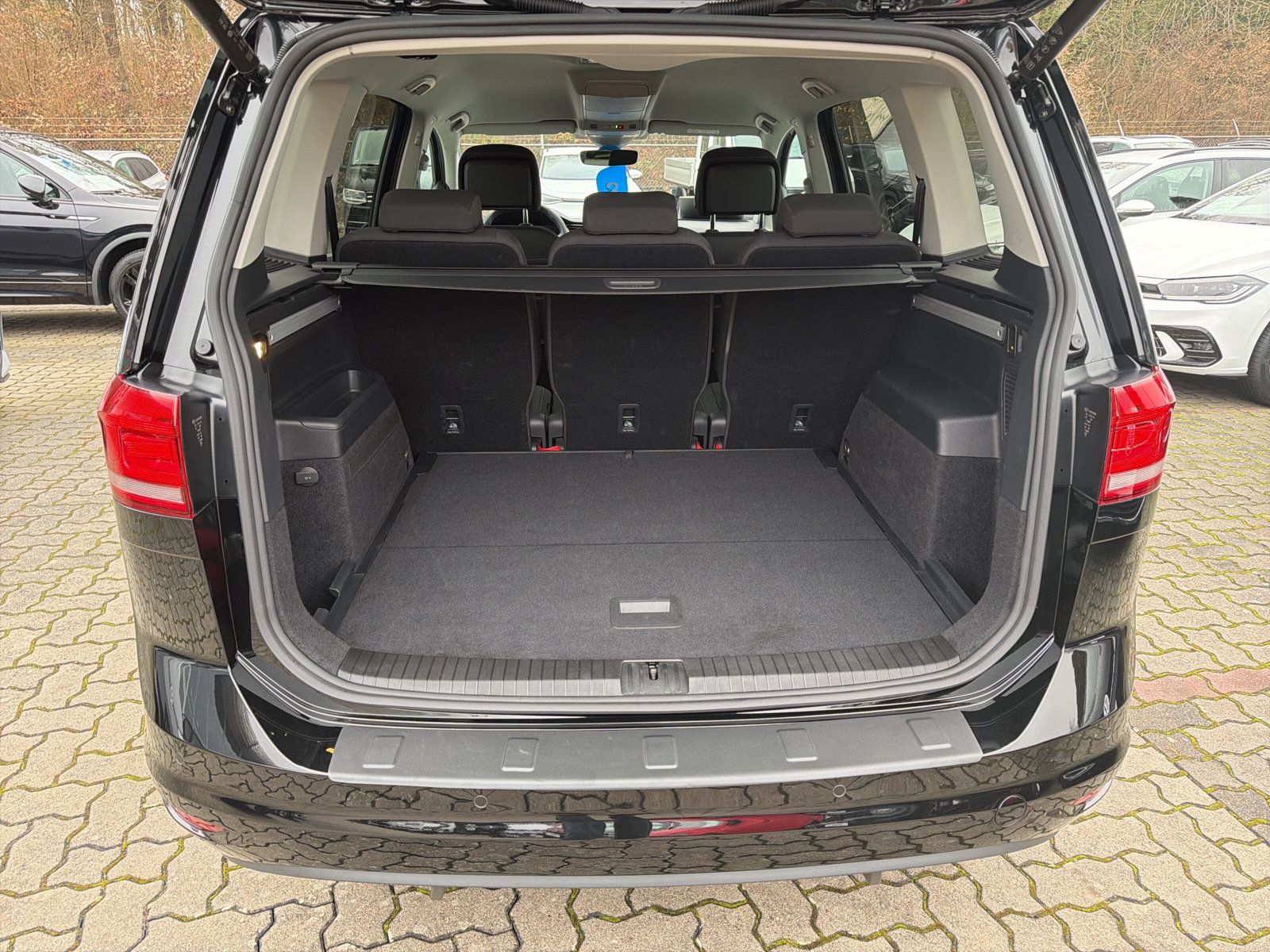 Touran Highline TSi DSG Navi AZV Kamera