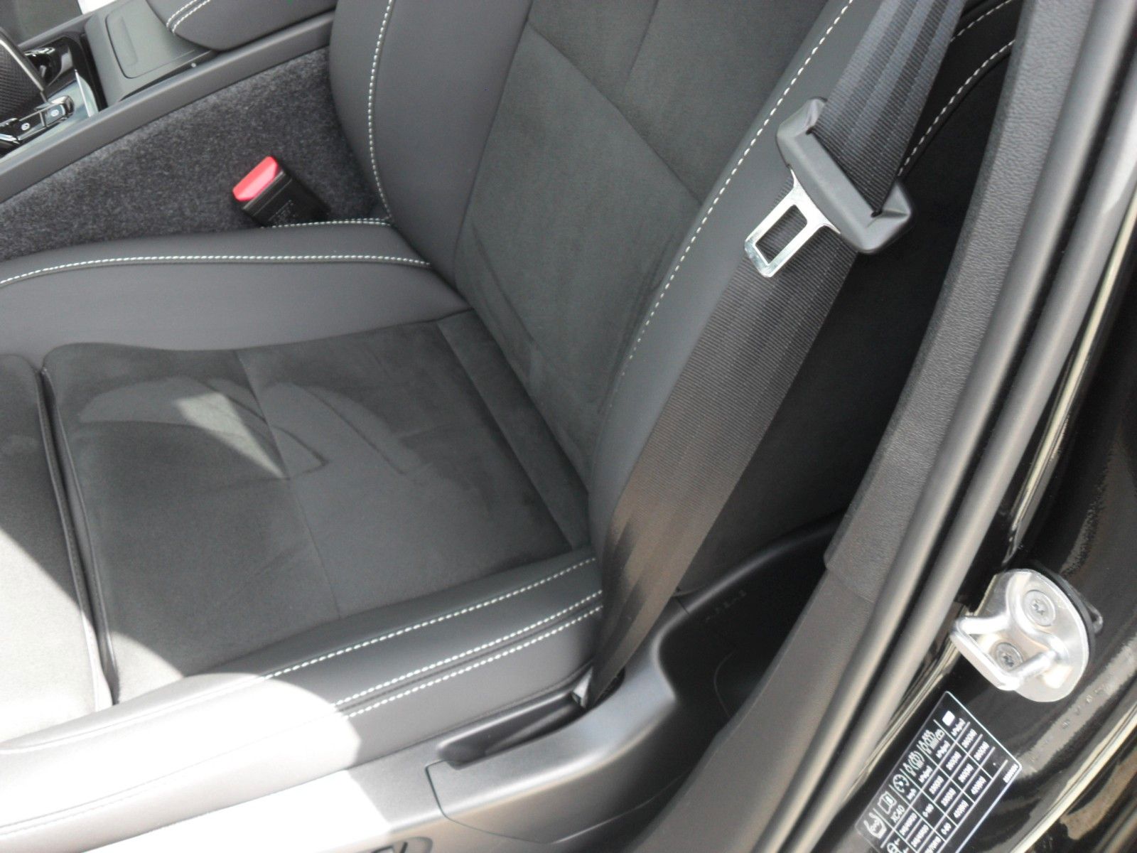 Fahrzeugabbildung Volvo XC 40 Plus Black Edition | PD | LED | ACC