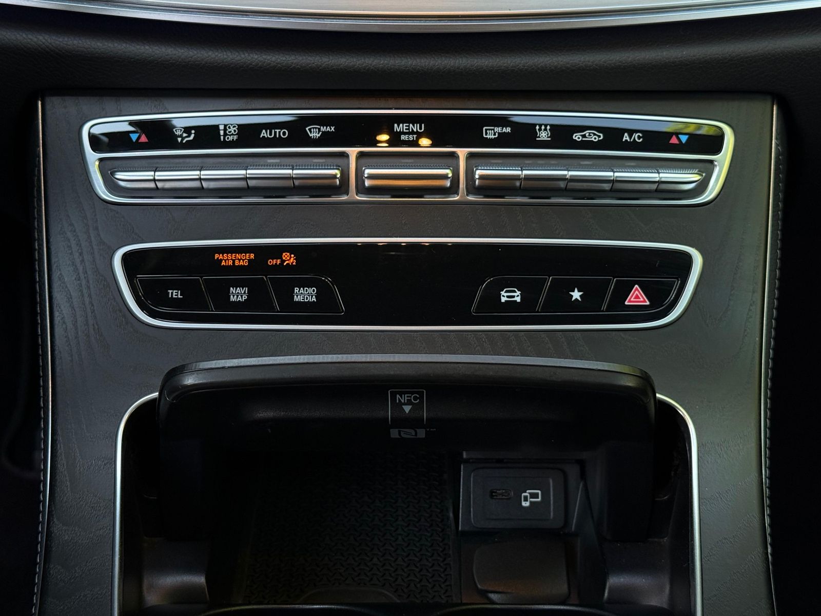 Fahrzeugabbildung Mercedes-Benz E 300 de T 9G NIGHT+LED+SHZ+KAM+AMBI+MBUX+PARK+