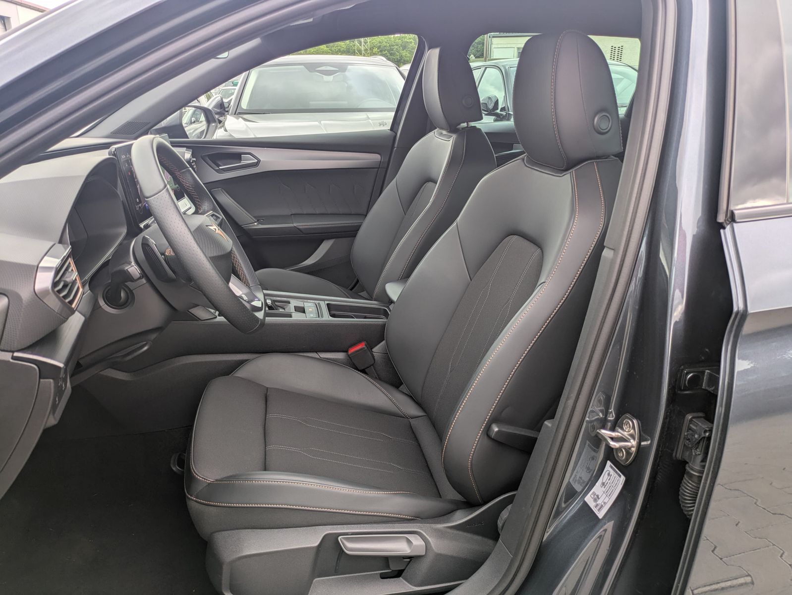 Fahrzeugabbildung CUPRA Leon 1.5 eTSI DSG MATRIX-LED*ACC*APP*KAMERA*18"