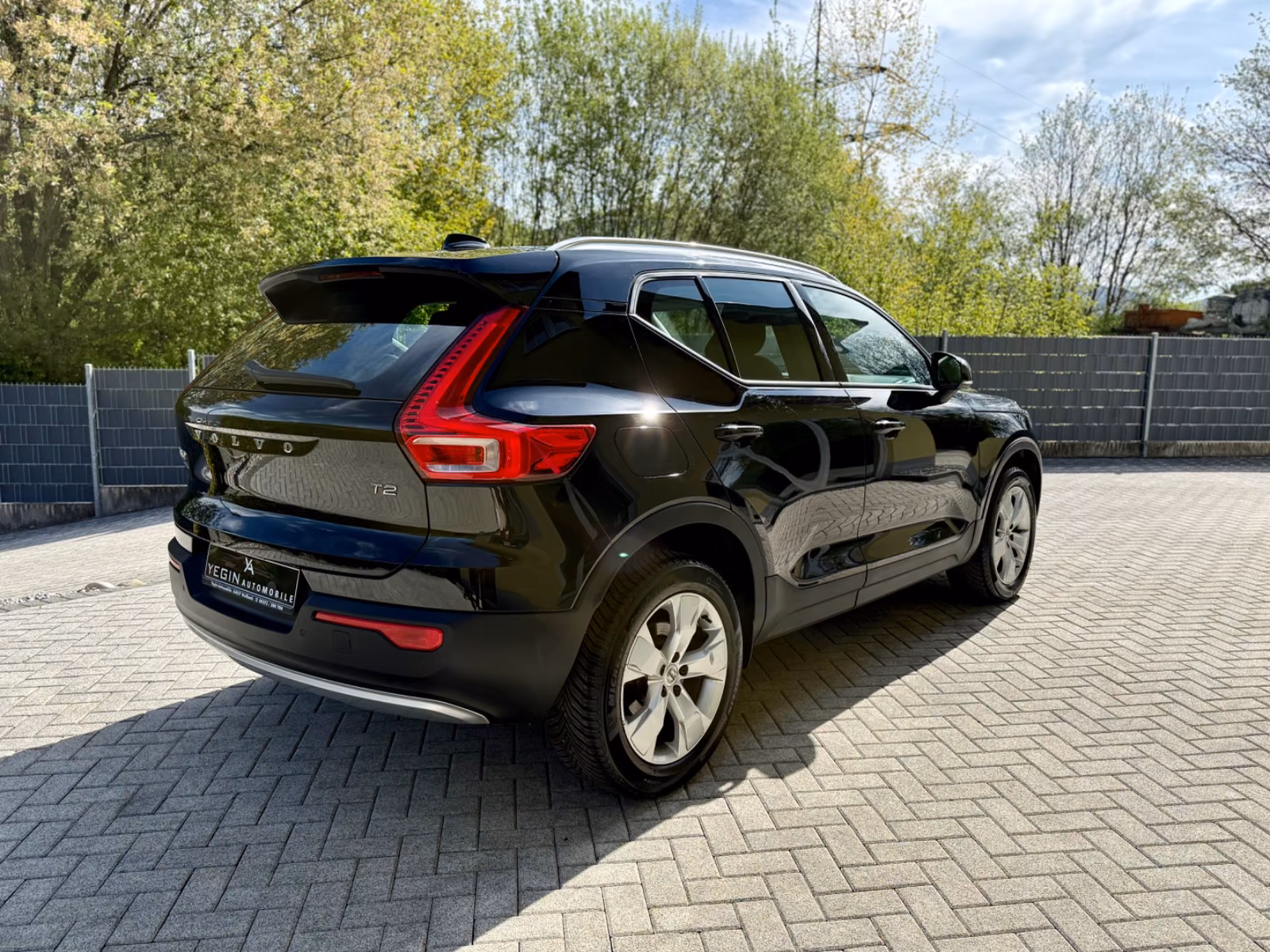 Volvo XC 40 Momentum Pro 2WD-LED-AHK-Kamera