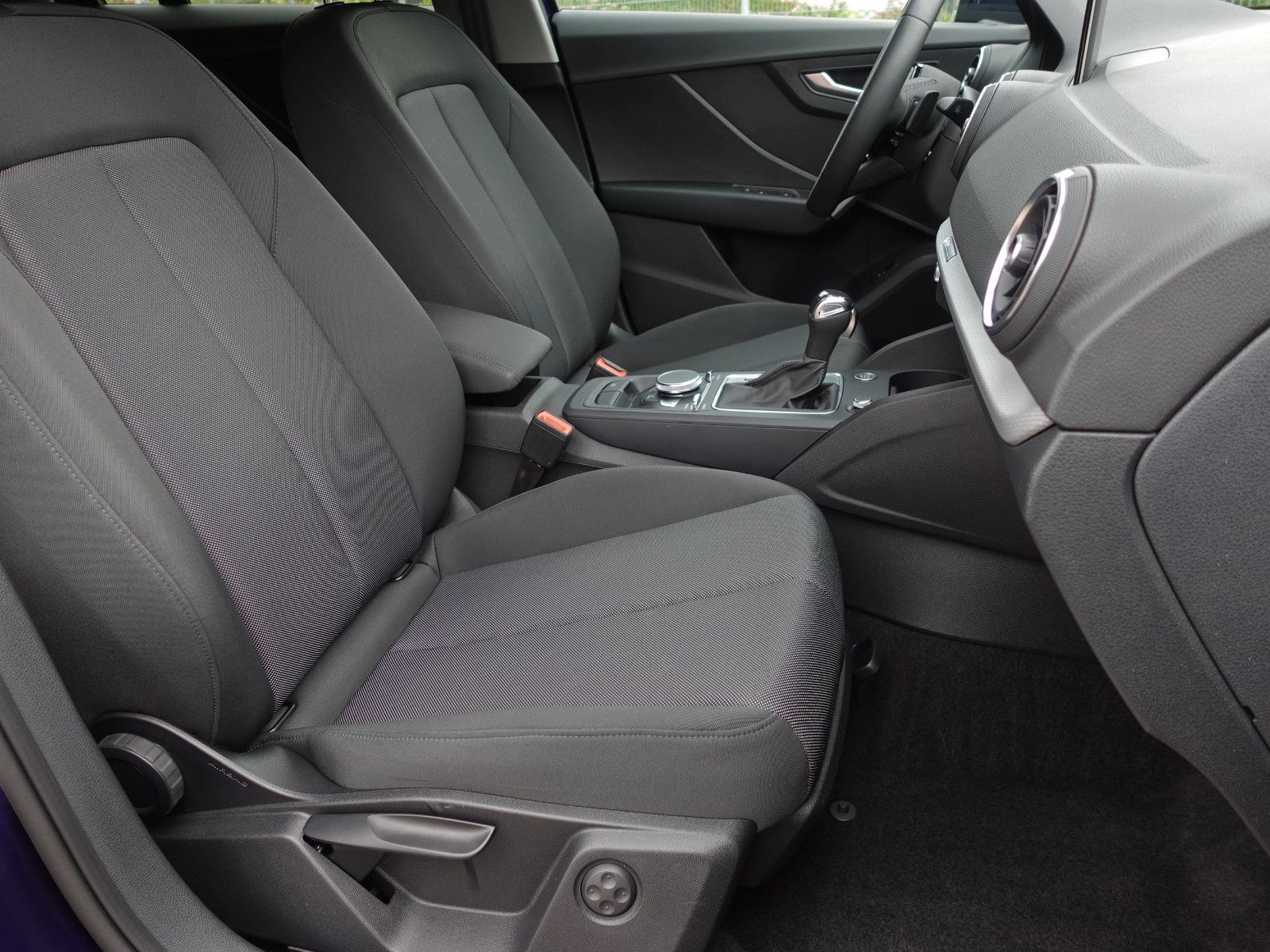 Fahrzeugabbildung Audi Q2 35 TFSI S tronic advanced Navi AHK Garantie