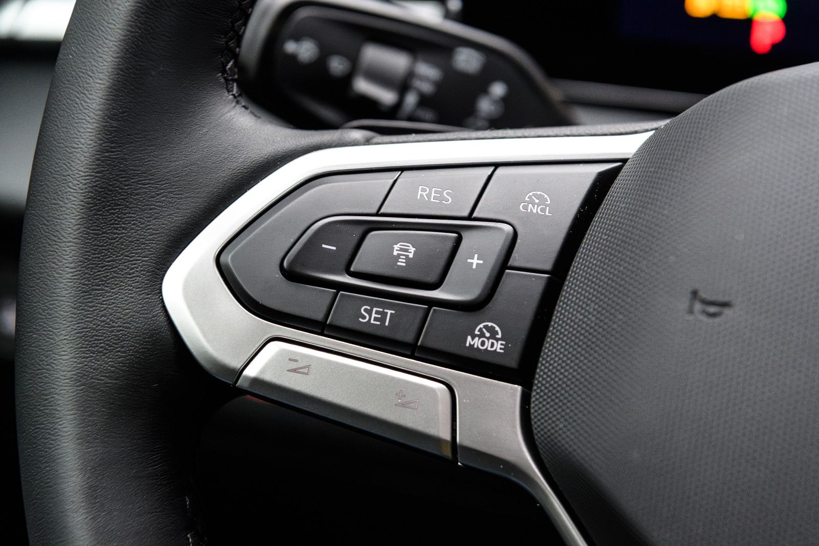 Fahrzeugabbildung Volkswagen T-Roc 1.5 eTSI Style el. Heckklappe+IQLight+Pano