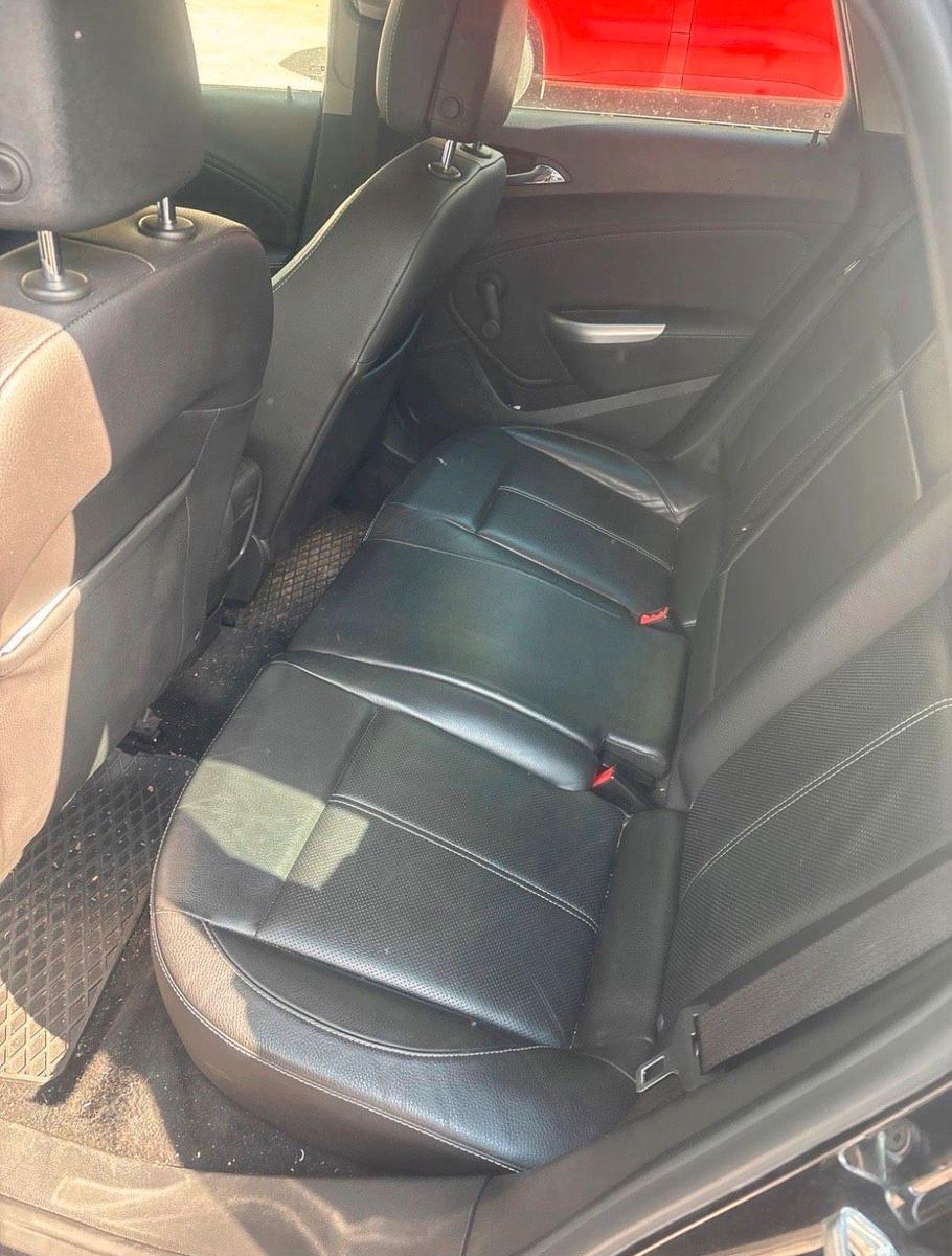 Opel Astra 2011 — photo 6