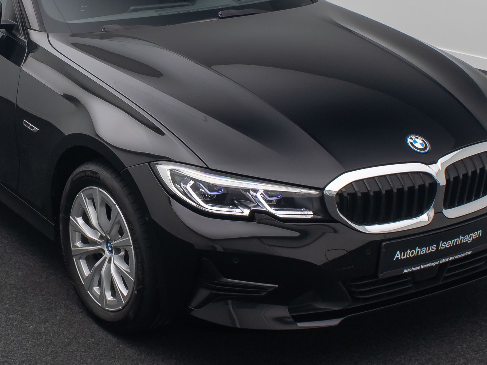 Fahrzeugabbildung BMW 330e xD Laser HUD DAB AHK Alarm Sport HiFi