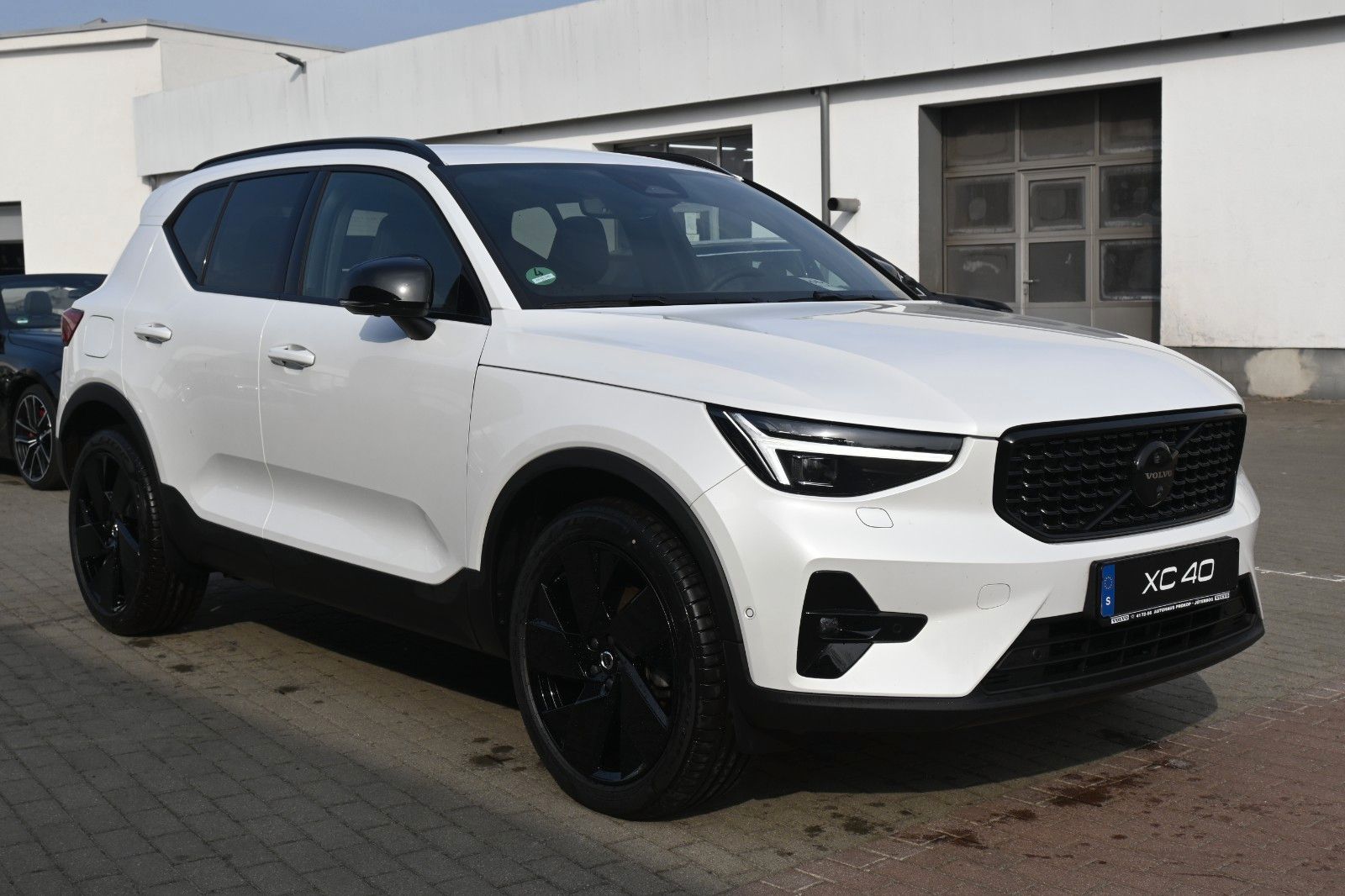 Fahrzeugabbildung Volvo XC40 B3 DKG Plus Black Edition*FSHZG*360*H&K*ACC