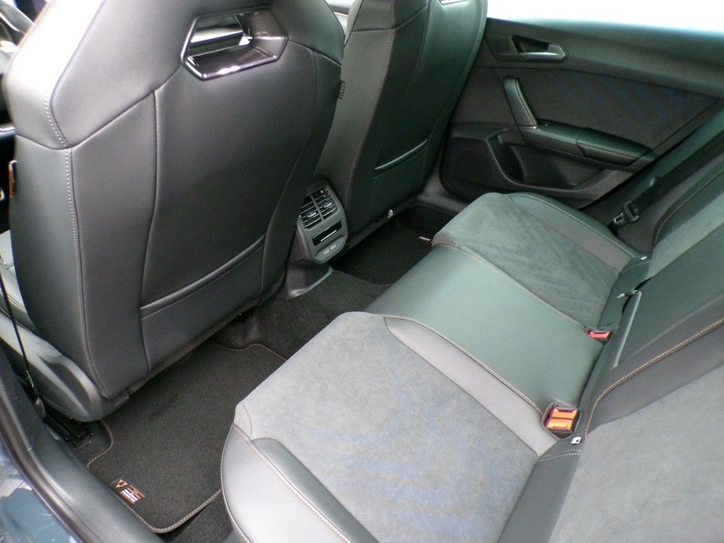 Fahrzeugabbildung CUPRA Leon Sportstourer VZ 1.5 e-Hybrid DSG