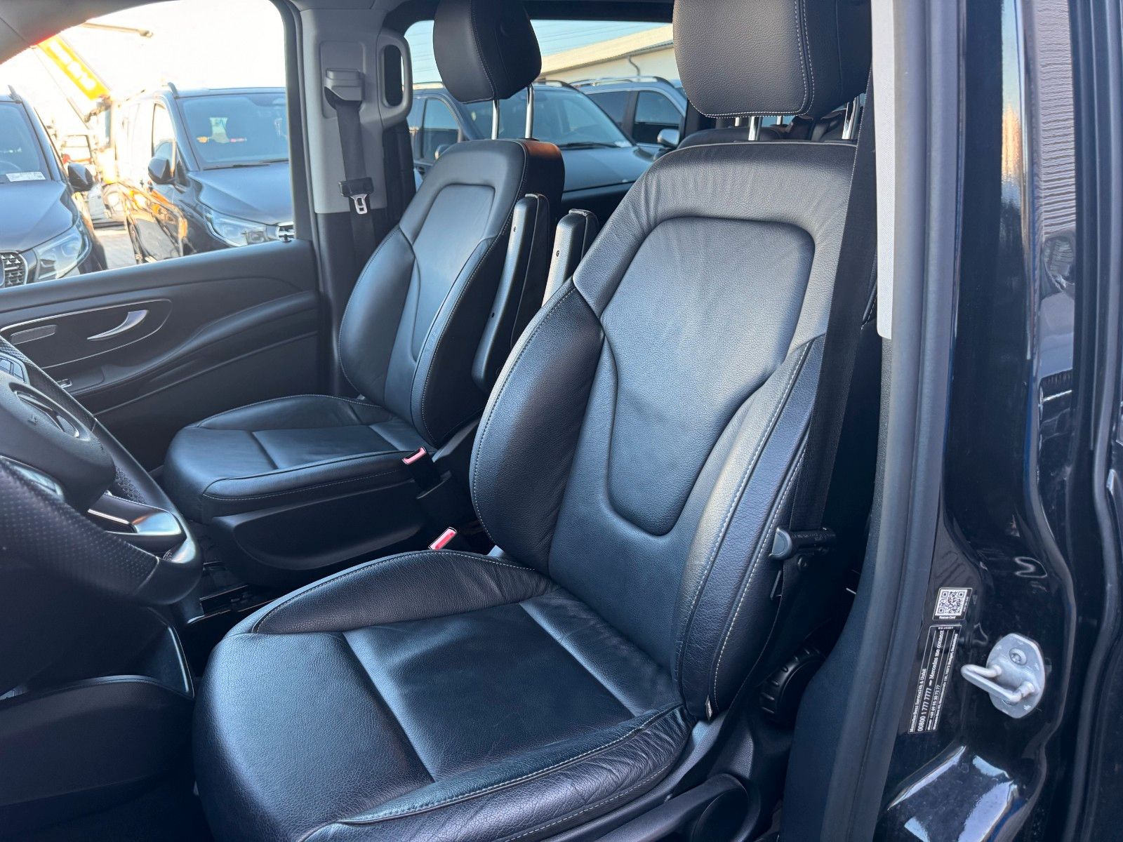 Fahrzeugabbildung Mercedes-Benz V 300 d AVA DISTRONIC AHK2,5to 360Kamera