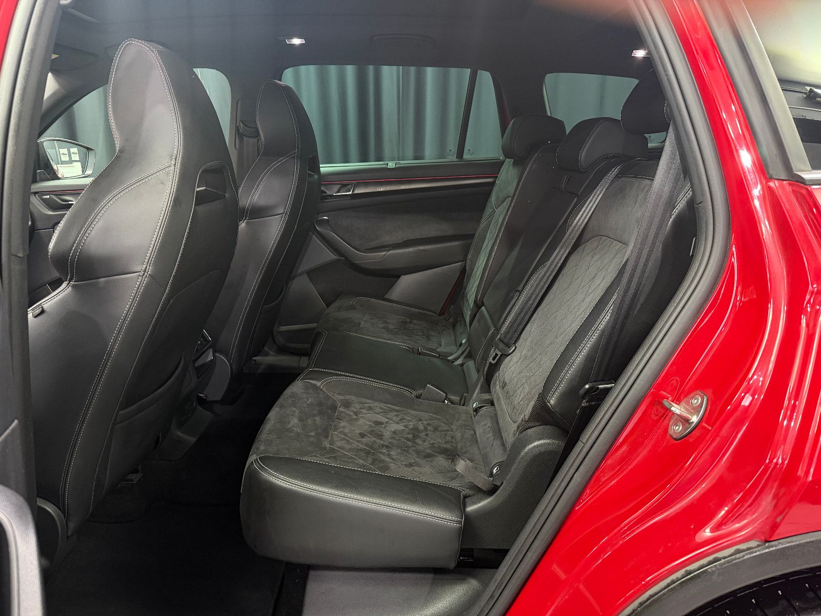 Fahrzeugabbildung SKODA Kodiaq Ambition 4x4|7-SITZER|CANTON|PANO|AHK
