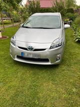 Toyota Prius - Toyota Prius mit Benzin-Antrieb: Limousine