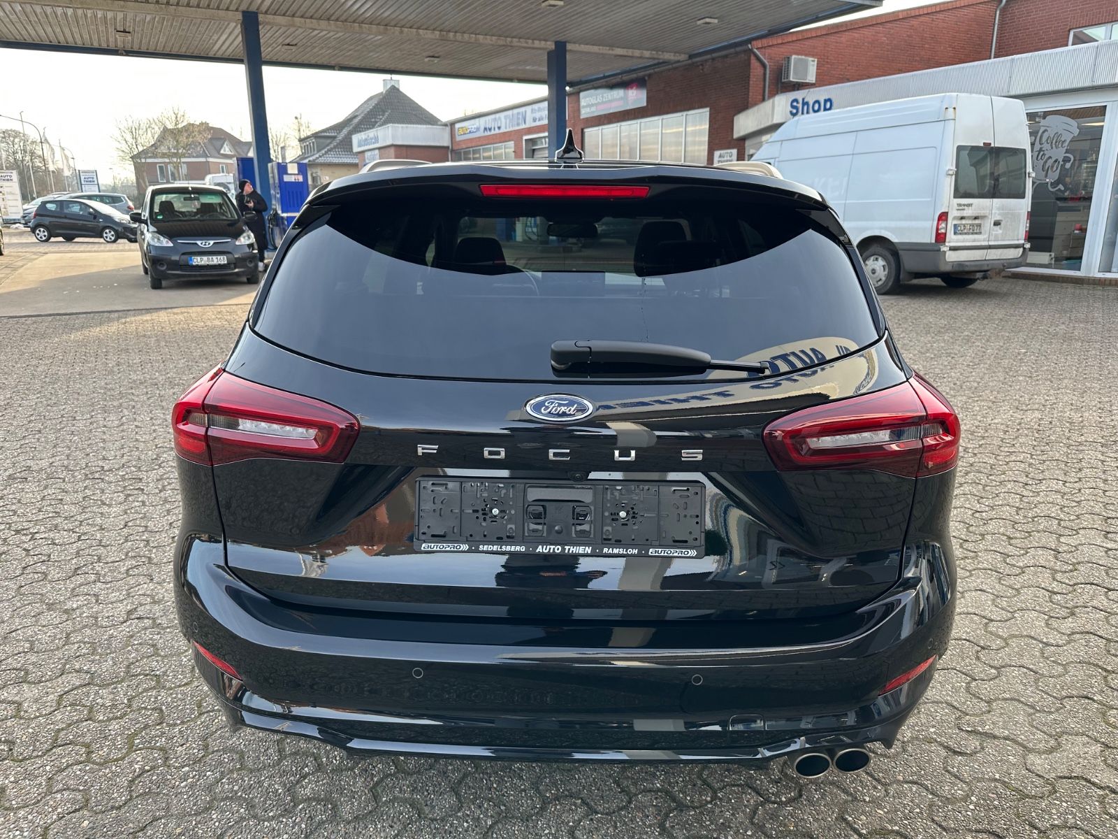 Fahrzeugabbildung Ford Focus Turnier 1.0 ST-Line X Pano/ACC/Matrix/Navi