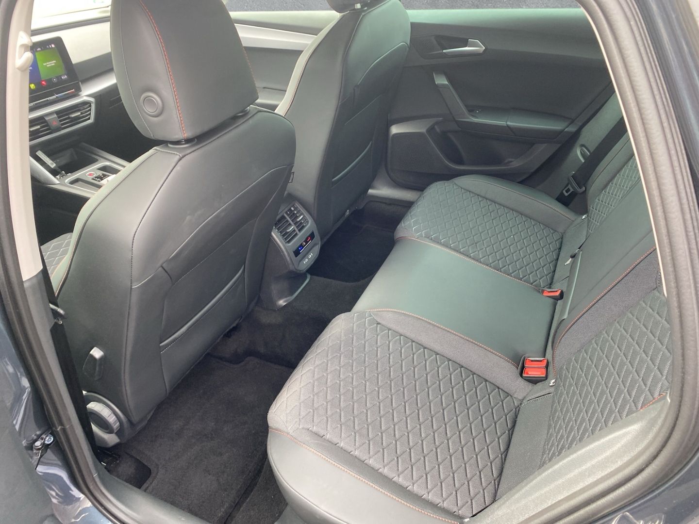 Fahrzeugabbildung SEAT Leon Sportstourer FR 2.0 TDI EU6d Navi Digitales