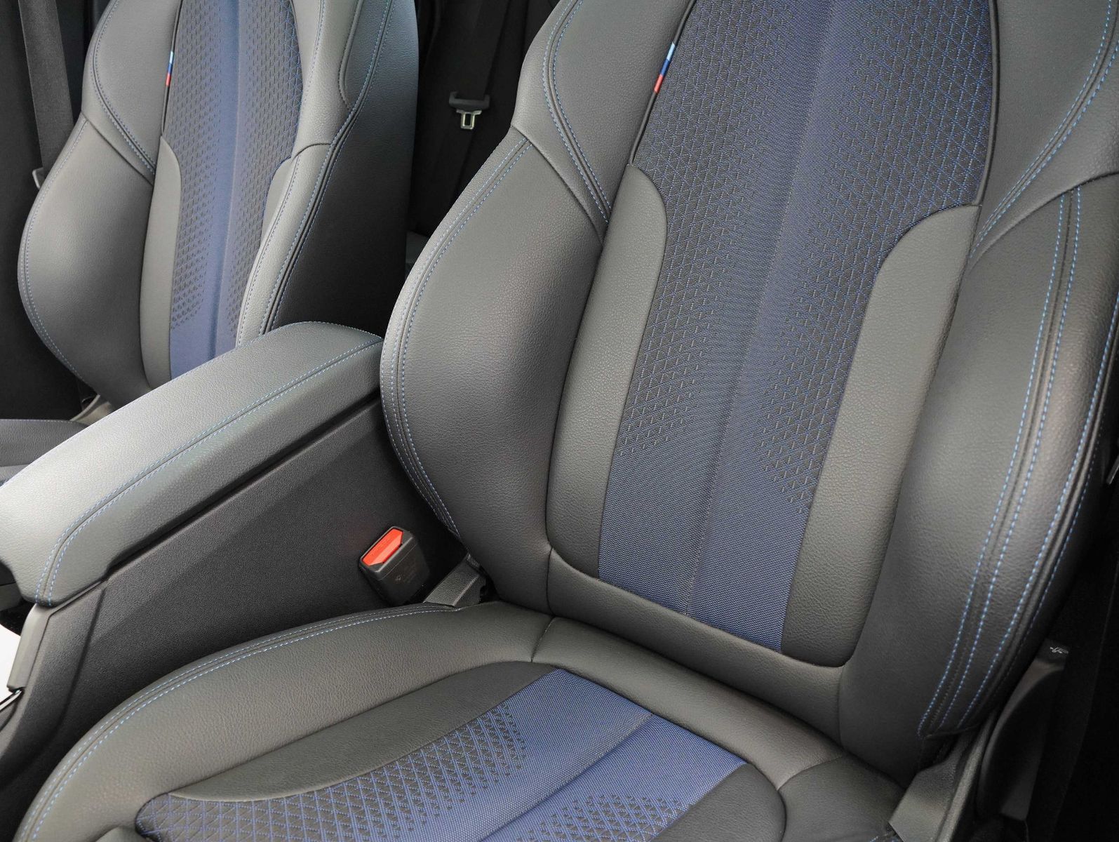 Fahrzeugabbildung BMW 218i Gran Coupé M Sport SHADOW/DAB/TRAVEL/PANO