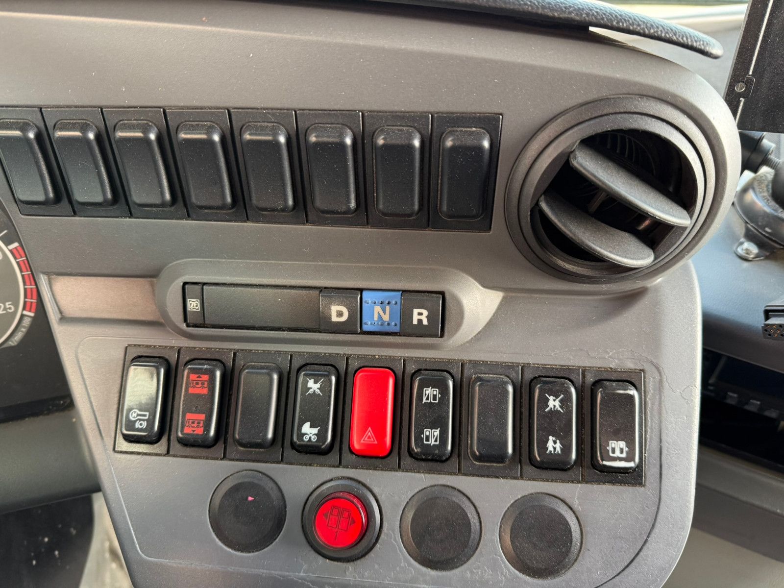 MERCEDES-BENZ  2015 - Image 12 of 27