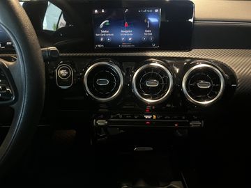 Mercedes CLA 250 Shooting Brake - 11
