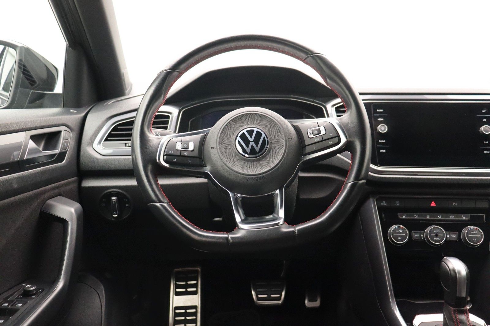 Fahrzeugabbildung Volkswagen T-Roc Sport  ACC Navi DSG LED