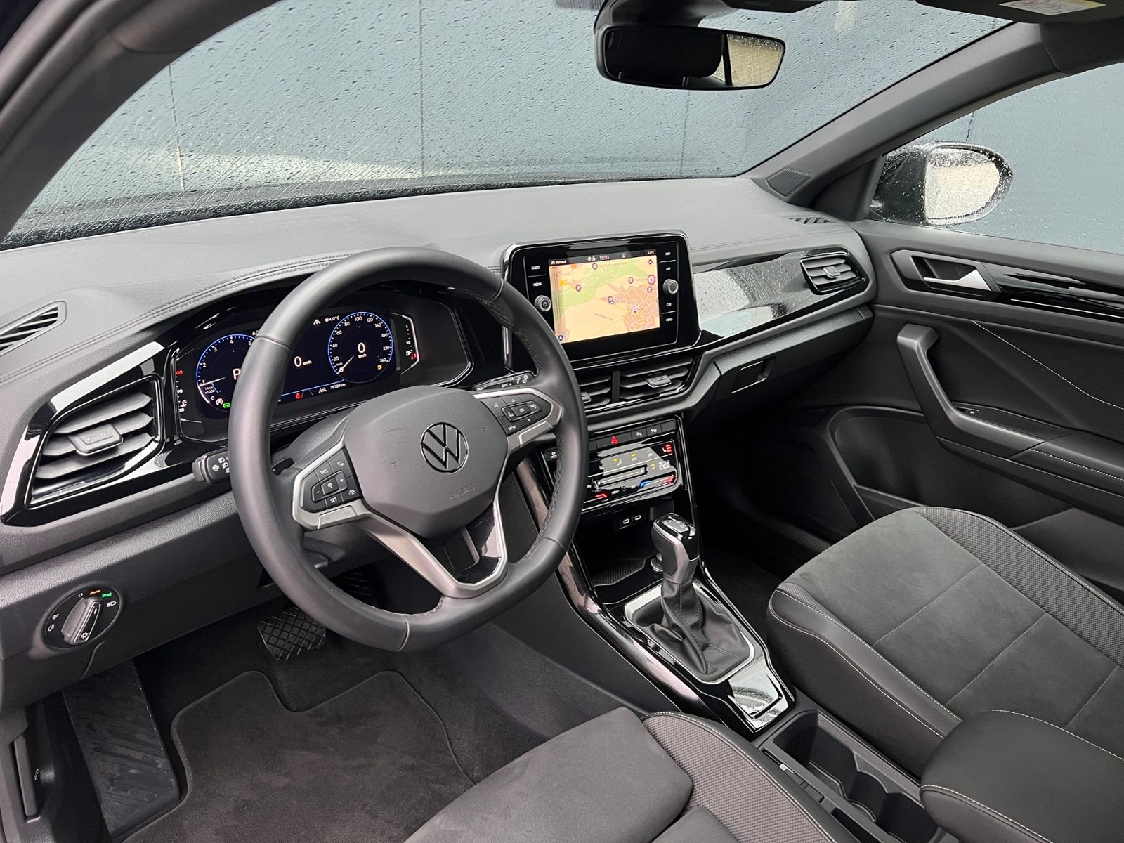 Fahrzeugabbildung Volkswagen T-Roc Style 1.5 TSI DSG *AHK, LED, BlackStyle, 1