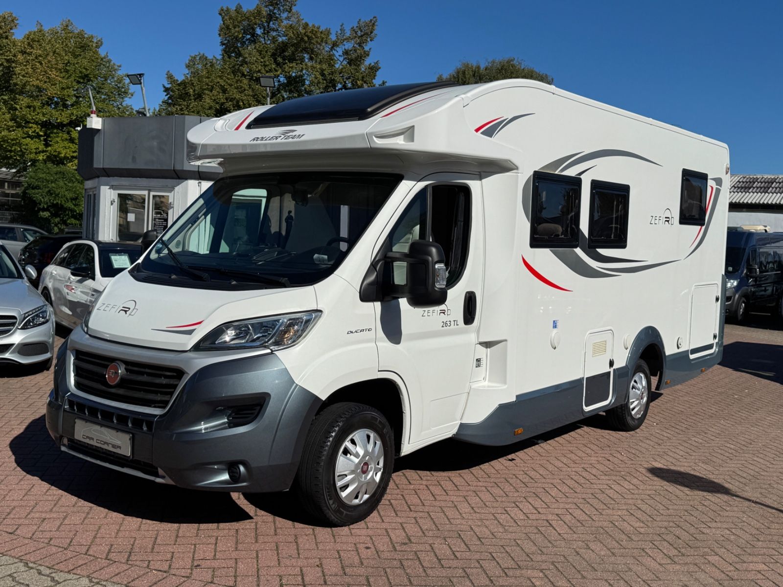 Fahrzeugabbildung Roller Team ZEFIRO 263 TL FIAT QUEENSBETT HUBBETT SOLAR TV