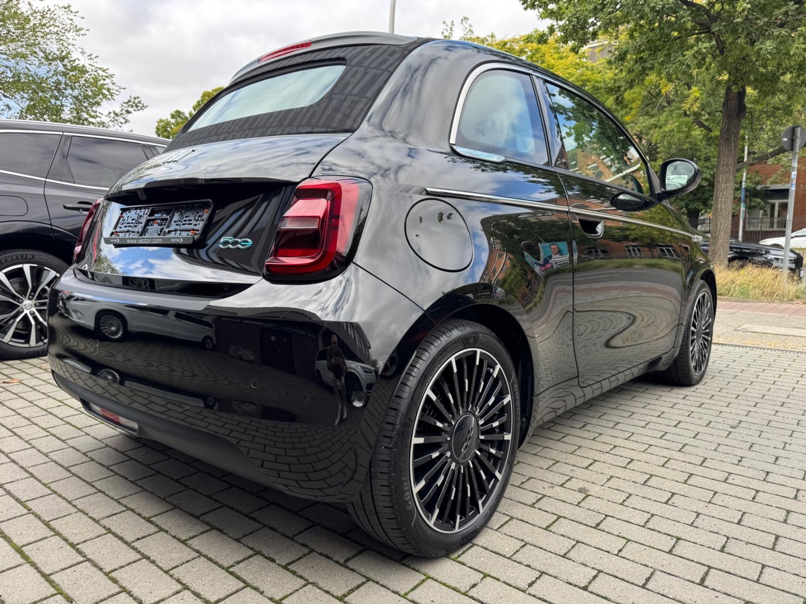 Fiat 500e La Prima by Bocelli cabrio