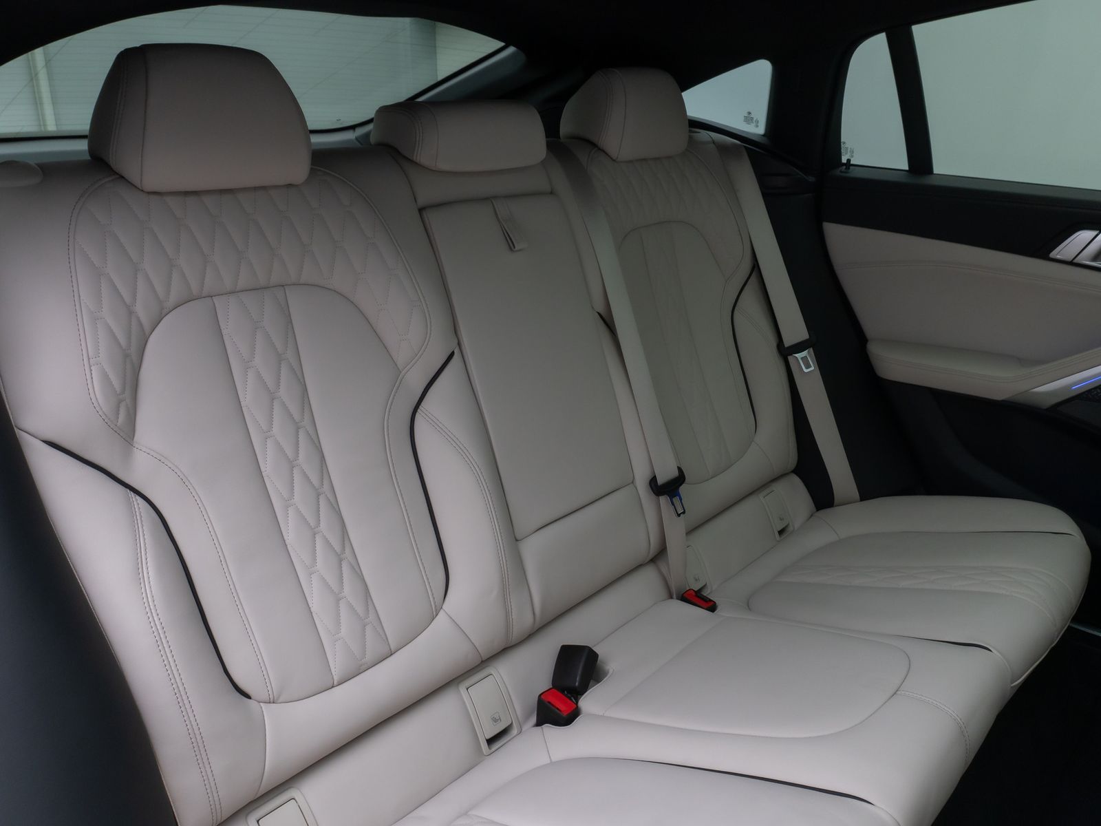 Fahrzeugabbildung BMW X6 M50i Individual Panorama HUD DAB H/K 22Zoll