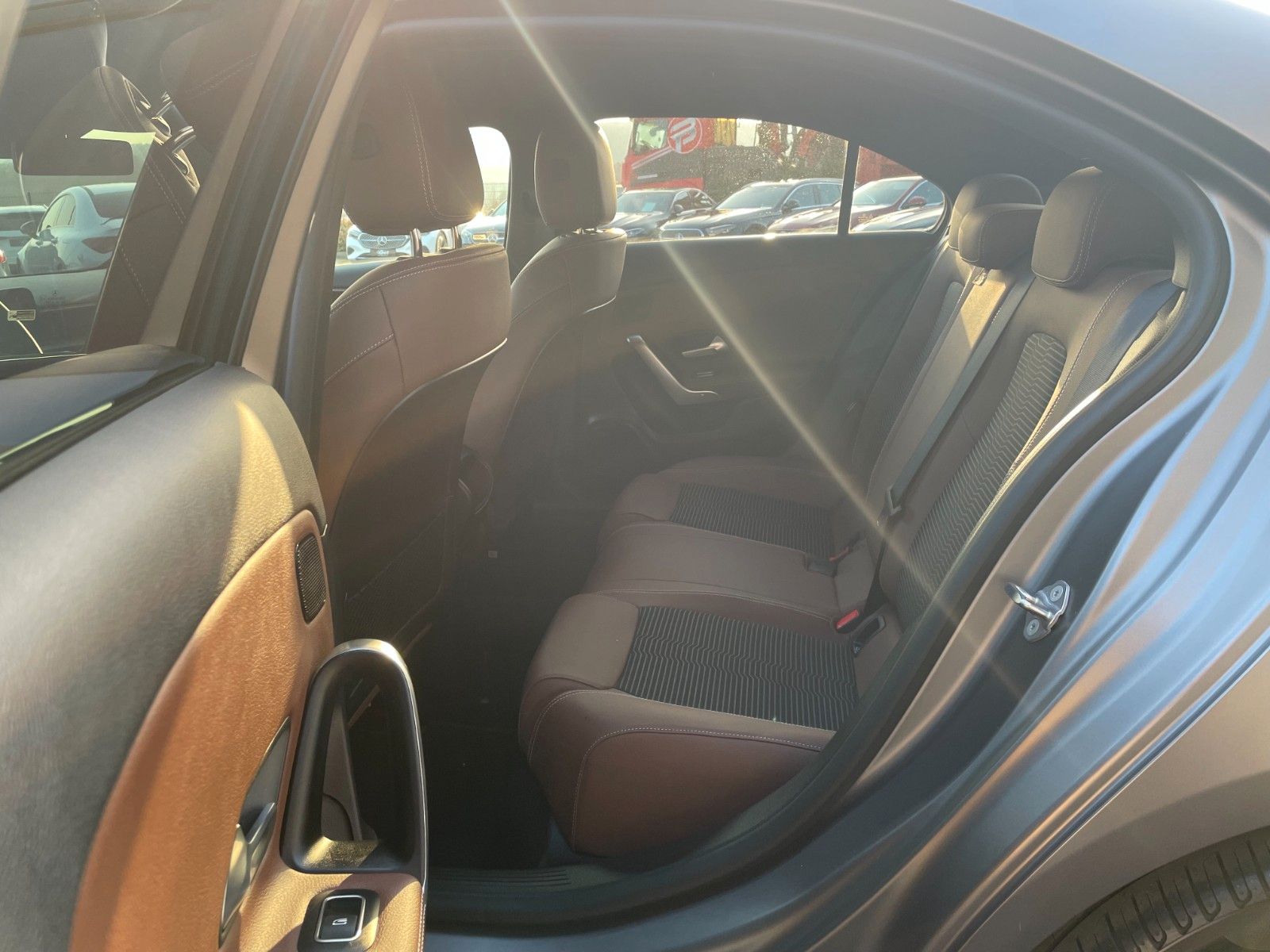 Fahrzeugabbildung Mercedes-Benz A 250e Progressive Night+AHK+Kamera+ILS+Ambiente