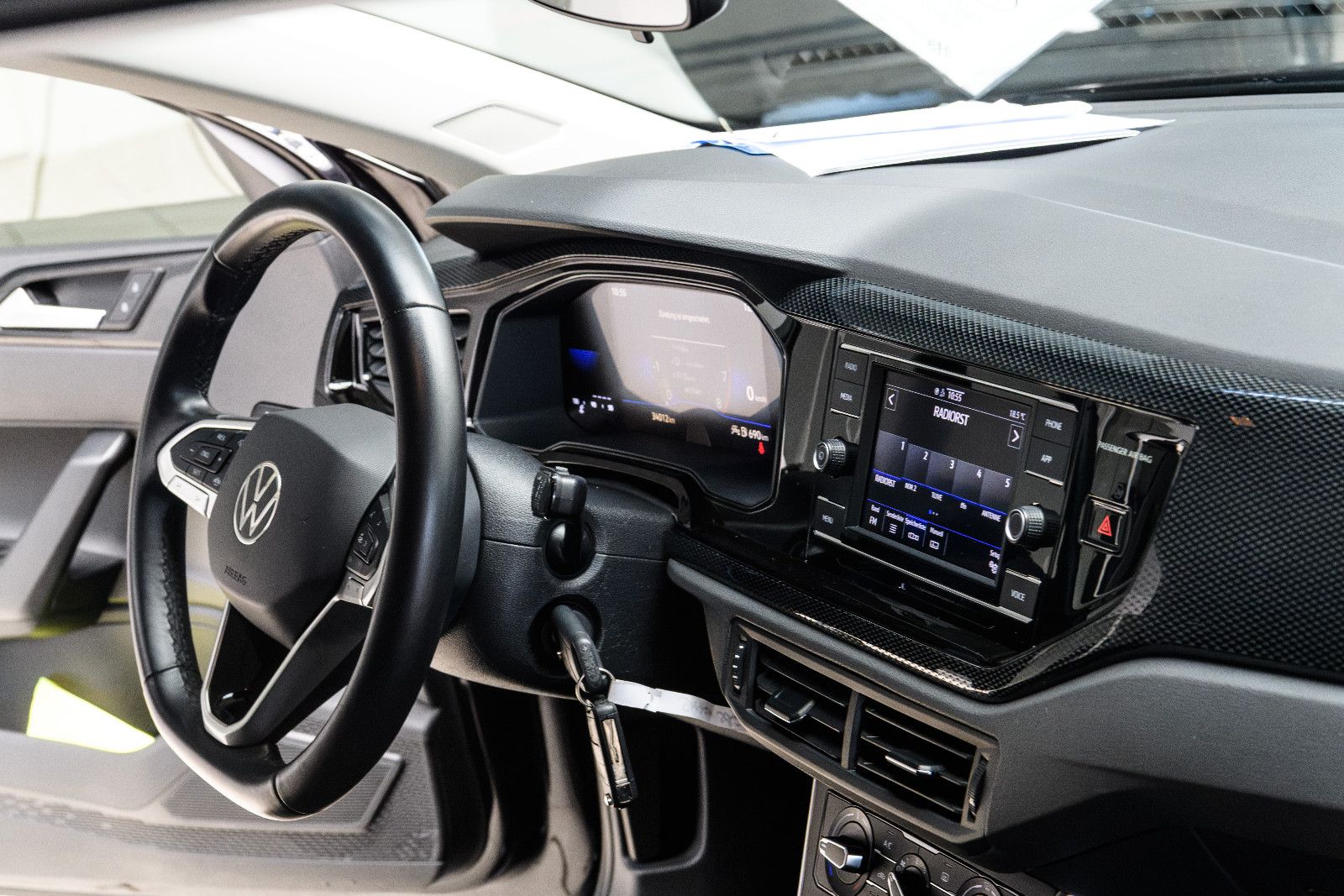 Fahrzeugabbildung Volkswagen Polo VI Life +Sitzheizung  +Allwetter