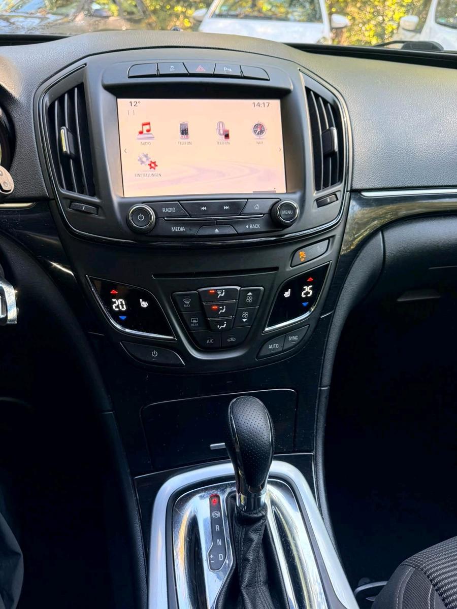 Opel Insignia 2013 — interior