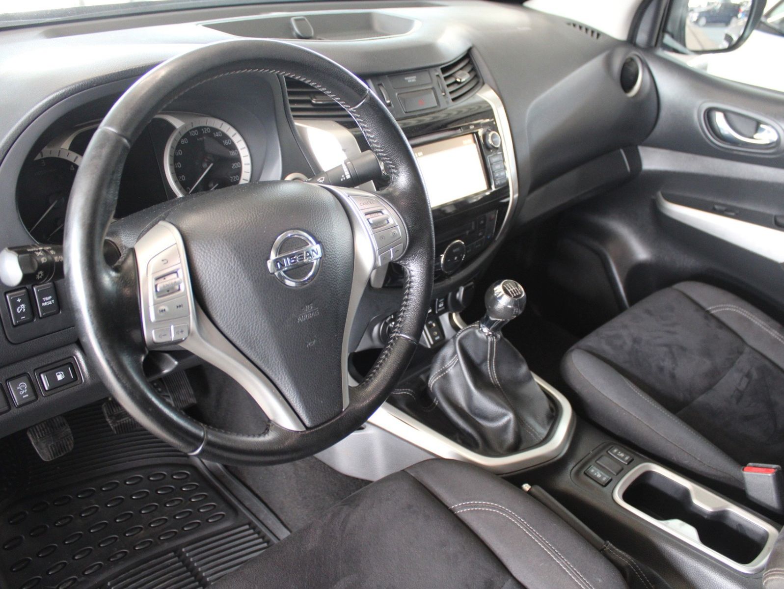 Fahrzeugabbildung Nissan Navara Double Cab Connecta 4x4 AHK Hardtop 1.Hd
