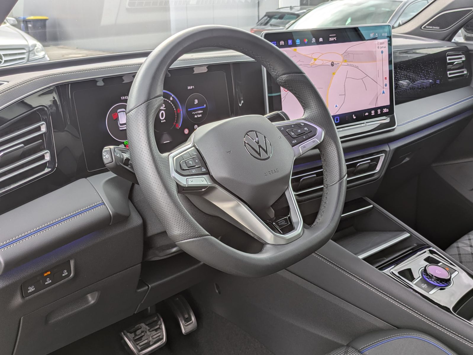 Fahrzeugabbildung Volkswagen Tiguan 2.0 TDI 4M R-Line PANO*H&K*AHK*MATRIX*20"