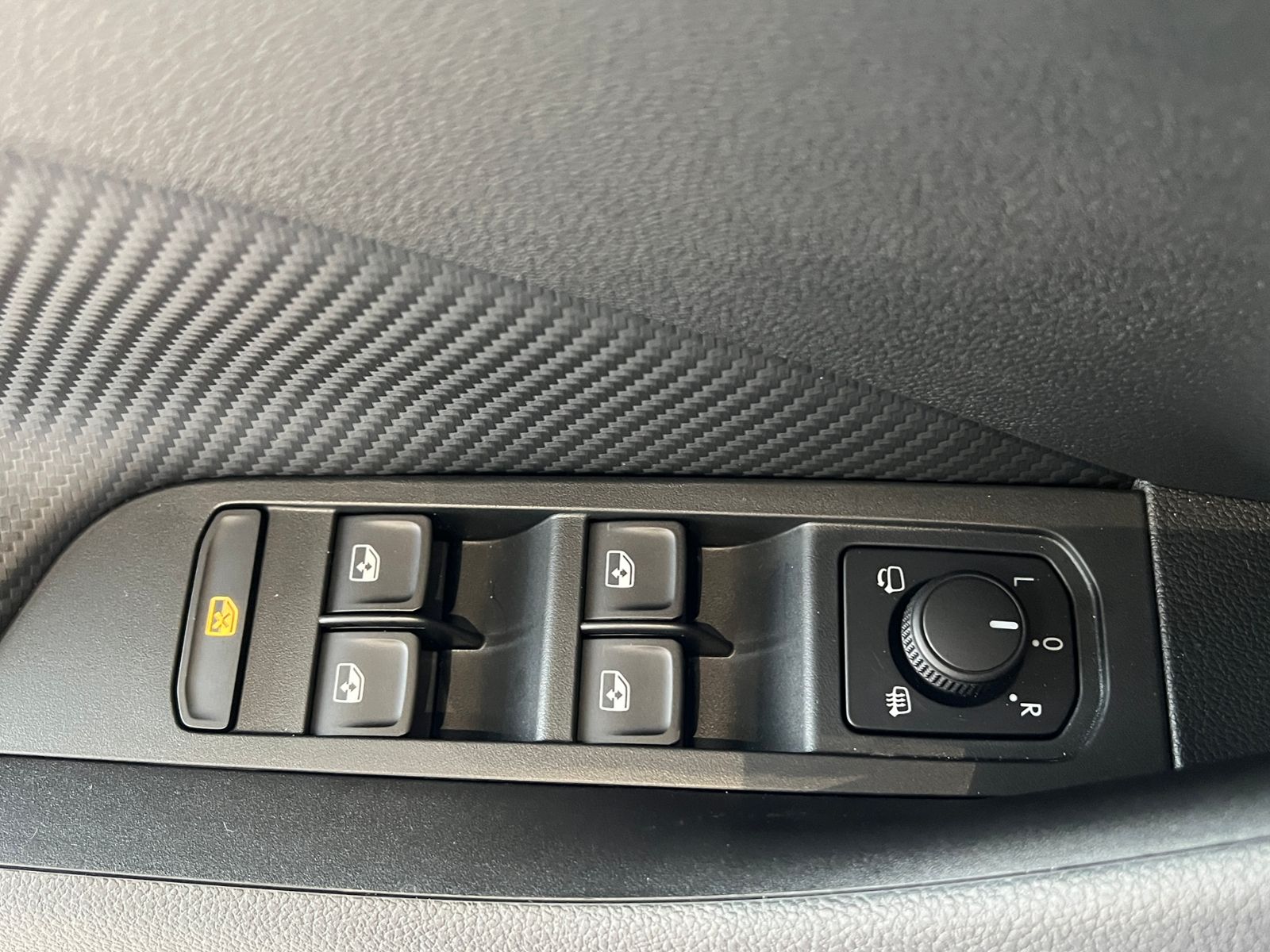 Fahrzeugabbildung SKODA Kamiq Monte Carlo 1.5 TSI DSG *AHK*