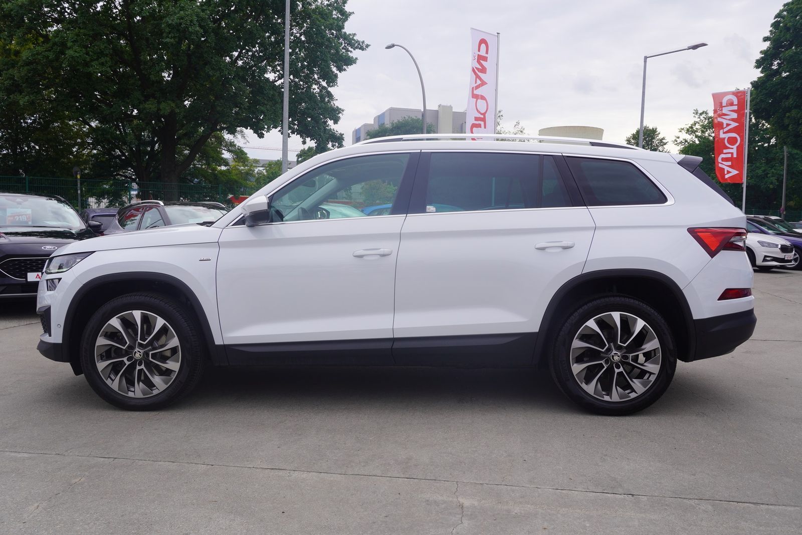 Skoda Kodiaq 2.0 TSI Tour 4x4 DSG LED ACC 360° AHK imagem 3