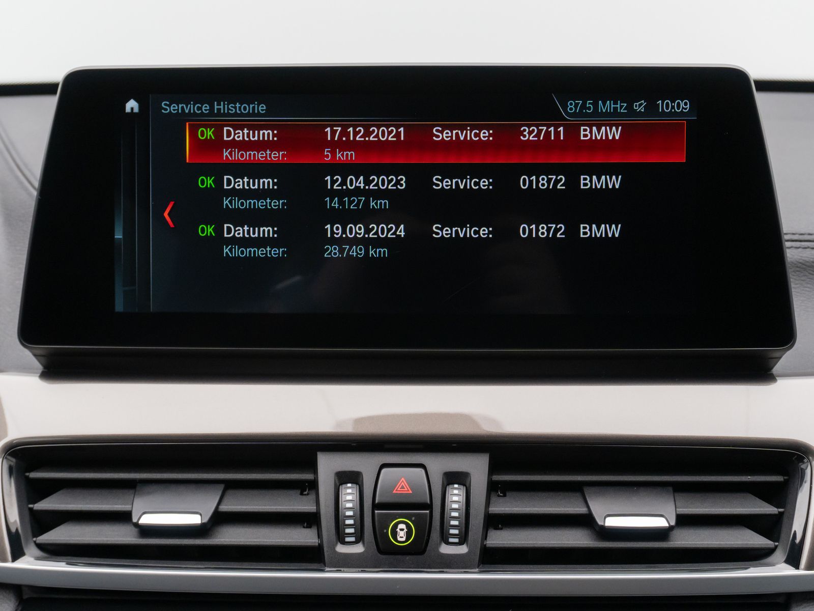 Fahrzeugabbildung BMW X1 xD20i xLine Kamera Lenkrhzg Navi+HUD DAB HiFi
