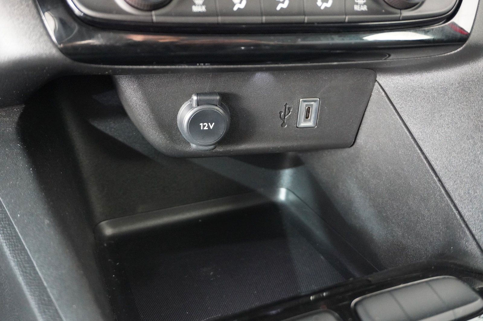 Fahrzeugabbildung Opel Corsa F 1.2 FACELIFT NAVI/LED/KAMERA/VIRTU./DAB+