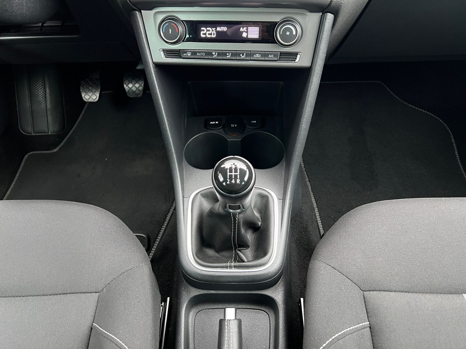 Fahrzeugabbildung Volkswagen Polo Lounge 1.0 *Sitzheizung, Climatronic, Navi*