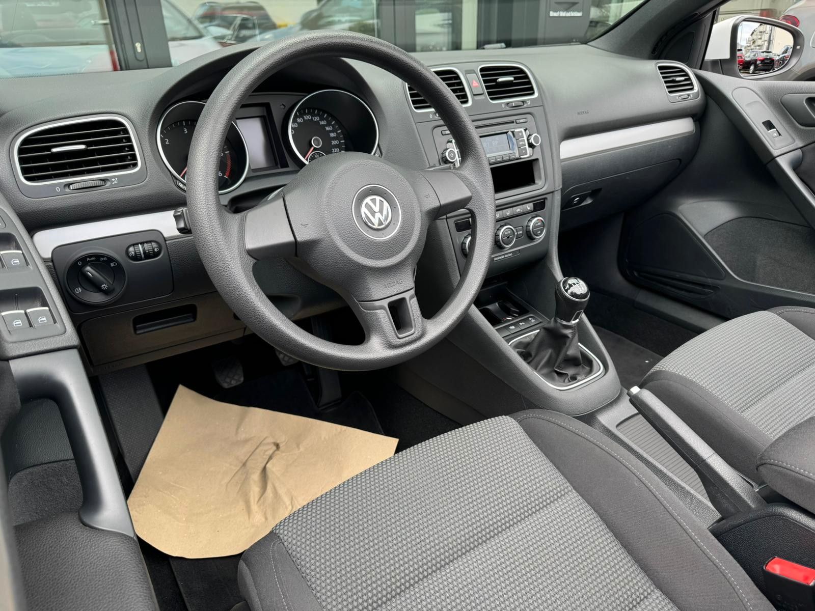 Fahrzeugabbildung Volkswagen Golf VI 1.6 TDI Cabriolet Basis BMT