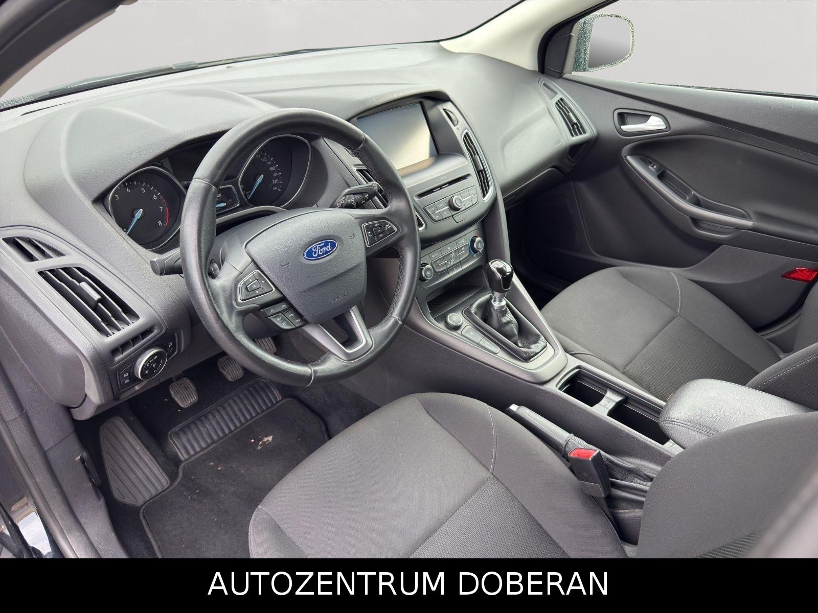 Ford Focus 2015 — photo 10
